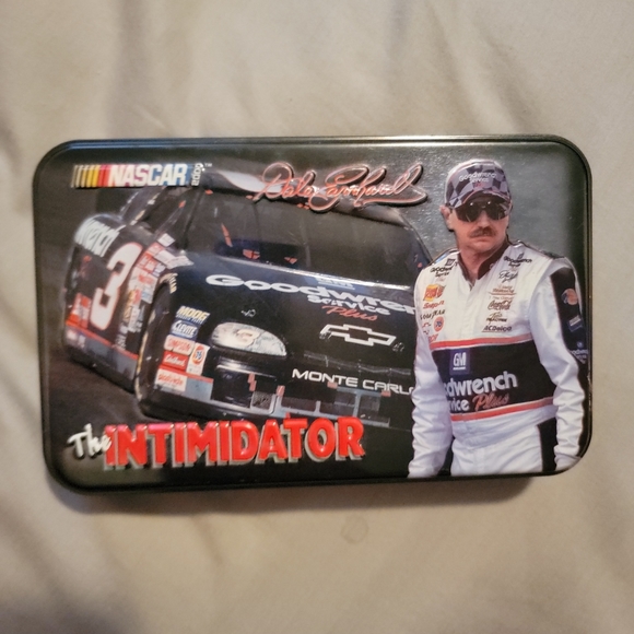 Dale Earnhardt Sr. Playing Cards (2 decks) in Collectible Tin NASCAR 2000 - Picture 1 of 4